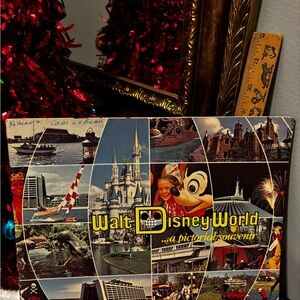 Vintage Walt Disney World Pictorial Souvenir Book